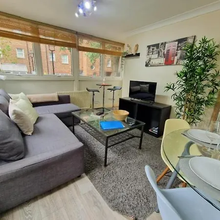2 Bedrooms Flat In Great Location!