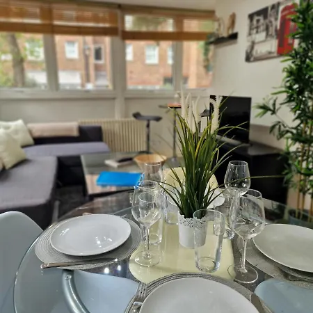2 Bedrooms Flat In Great Location!