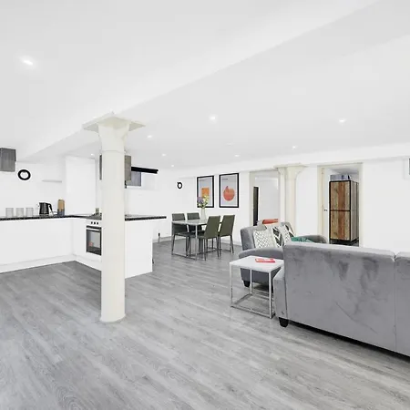 2 Bed Basement Apartment Short Term Rental & Flexible Renting Shoreditch With Free Wifi ! * London