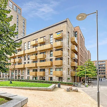 Beautiful In Surrey Quays *