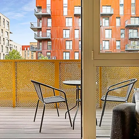 Beautiful In Surrey Quays Apartment London