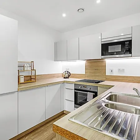 Beautiful In Surrey Quays Apartment London