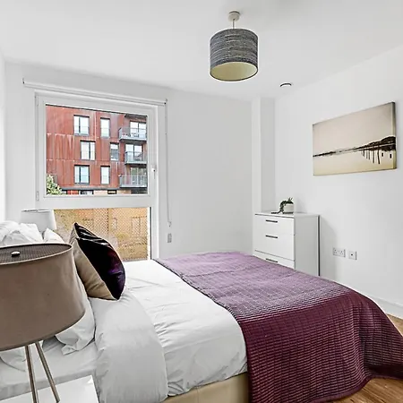 Beautiful In Surrey Quays Apartment *