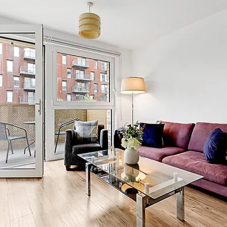 Beautiful In Surrey Quays Apartment *