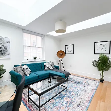 Museum St Soho Townhouse Apartment