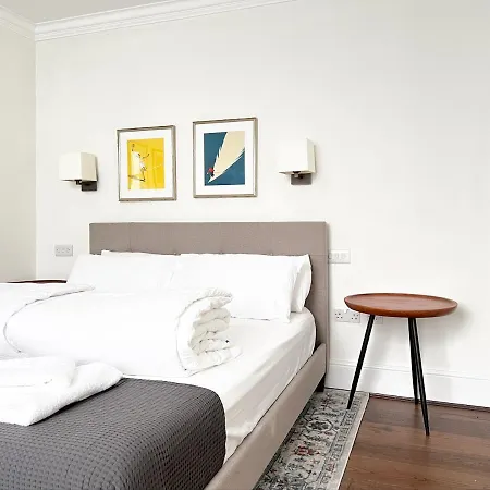 Museum St Soho Townhouse Apartment *