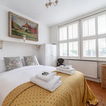 Charming And Spacious 1 Bedroom Flat In Battersea Apartment *