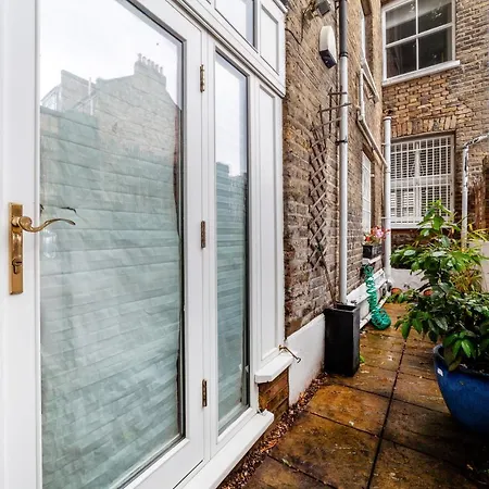 Charming And Spacious 1 Bedroom Flat In Battersea Apartment *