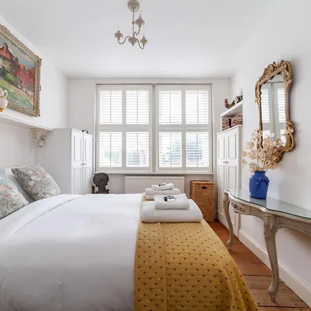 Charming And Spacious 1 Bedroom Flat In Battersea