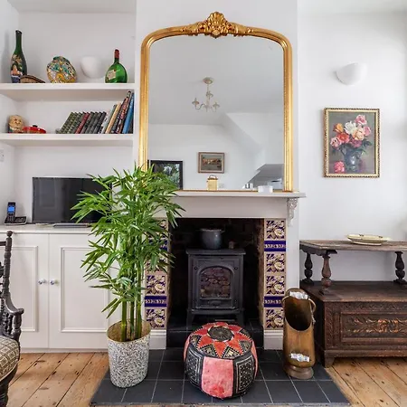 Charming And Spacious 1 Bedroom Flat In Battersea