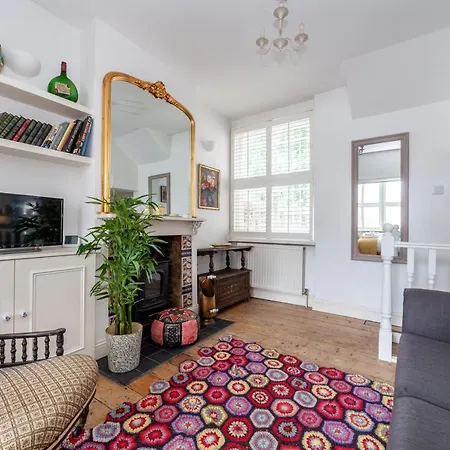Charming And Spacious 1 Bedroom Flat In Battersea