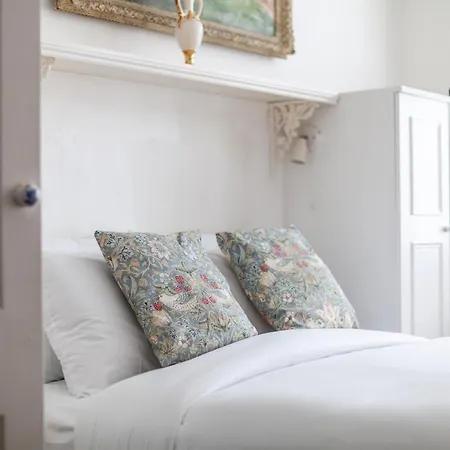 Charming And Spacious 1 Bedroom Flat In Battersea Apartment