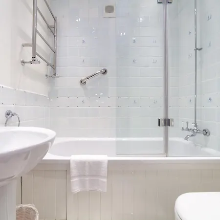 Charming And Spacious 1 Bedroom Flat In Battersea