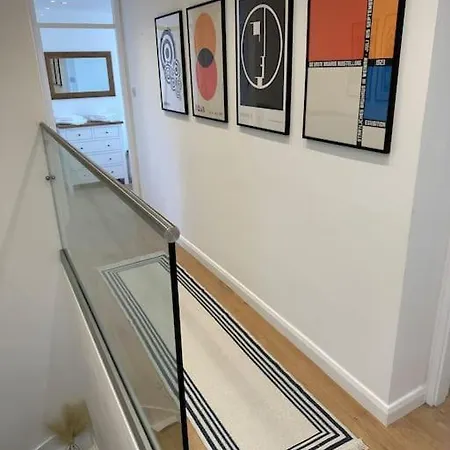 Stylish, Smart & Fun 4 Bed London