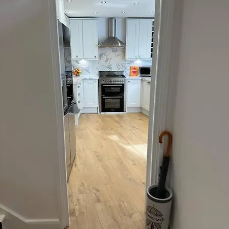 Stylish, Smart & Fun 4 Bed * London