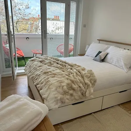 Stylish, Smart & Fun 4 Bed Apartment