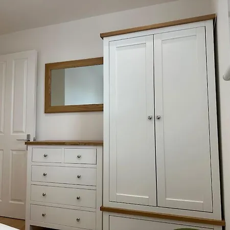Stylish, Smart & Fun 4 Bed Apartment London