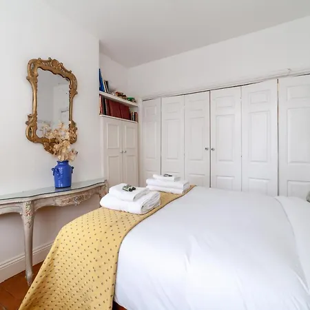Charming And Spacious 1 Bedroom Flat In Battersea *