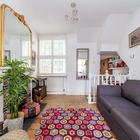 Apartment Charming And Spacious 1 Bedroom Flat In Battersea London