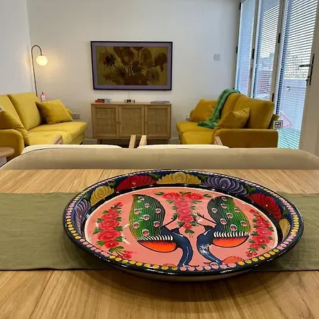 Stylish, Smart & Fun 4 Bed