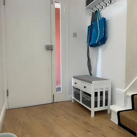 Stylish, Smart & Fun 4 Bed Apartment London