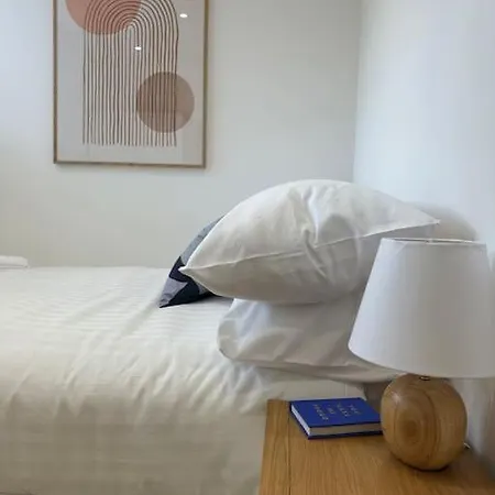 Apartment Stylish, Smart & Fun 4 Bed London