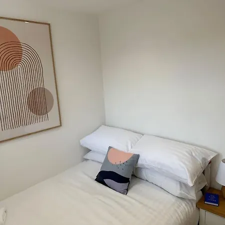 Apartment Stylish, Smart & Fun 4 Bed London