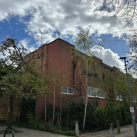 Stylish, Smart & Fun 4 Bed Apartment London