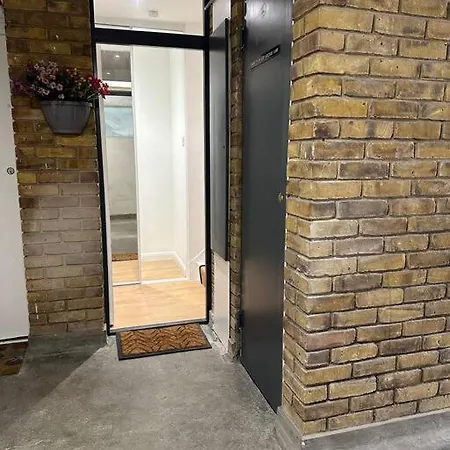 Stylish, Smart & Fun 4 Bed Apartment *