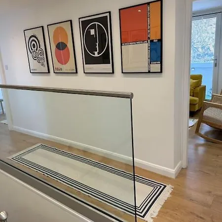 Apartment Stylish, Smart & Fun 4 Bed