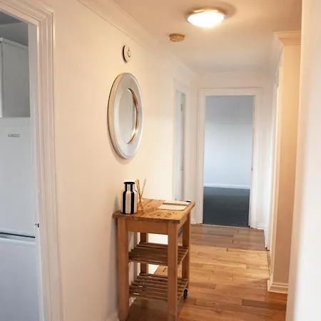 Apartment Spacious 2 Bed Flat In Wimbledon With Private Parking London