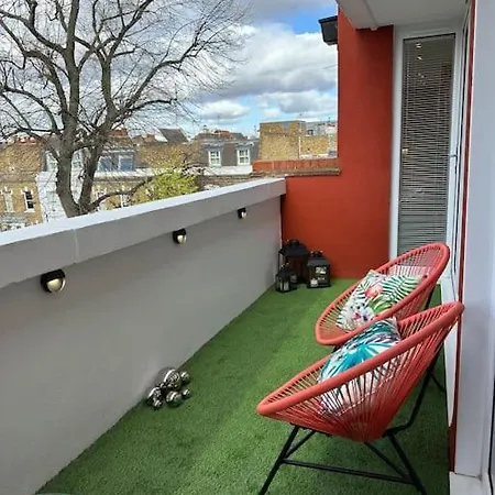 Stylish, Smart & Fun 4 Bed Apartment London