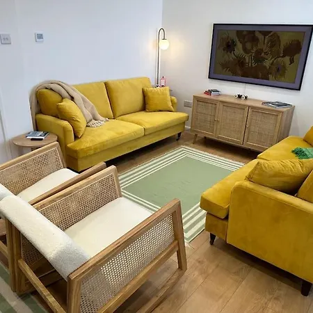 Apartment Stylish, Smart & Fun 4 Bed