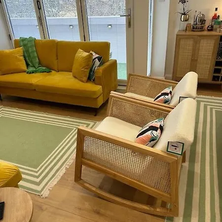 Stylish, Smart & Fun 4 Bed * London