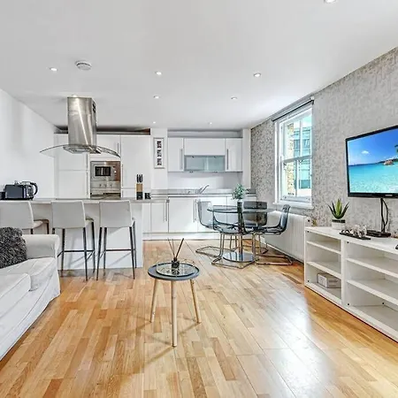 Two Br Flat 5 Mins Walk From Eye G96