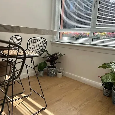 Stylish, Smart & Fun 4 Bed London