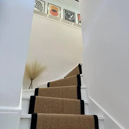 Apartment Stylish, Smart & Fun 4 Bed *