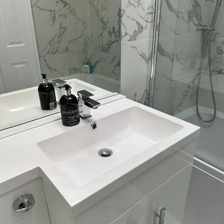 Apartment Stylish, Smart & Fun 4 Bed