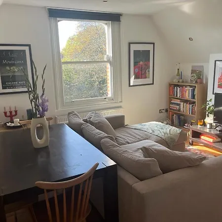Apartment 2 Bedroom Floor Flat, West Dulwich Free Street Parking