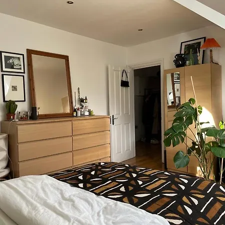 2 Bedroom Floor Flat, West Dulwich Free Street Parking * London