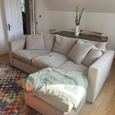 2 Bedroom Floor Flat, West Dulwich Free Street Parking شقة *