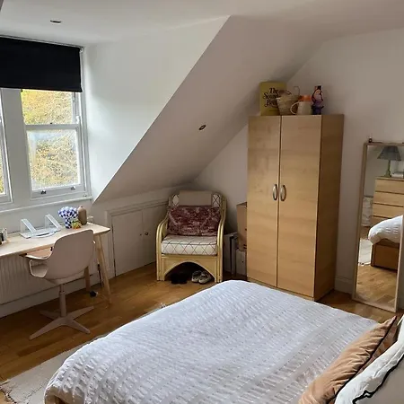 2 Bedroom Floor Flat, West Dulwich Free Street Parking *