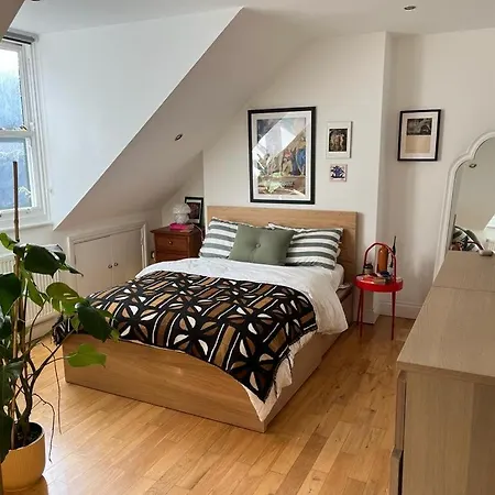2 Bedroom Floor Flat, West Dulwich Free Street Parking شقة *