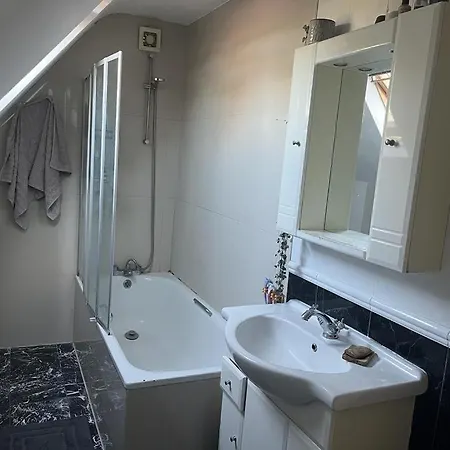Apartment 2 Bedroom Floor Flat, West Dulwich Free Street Parking