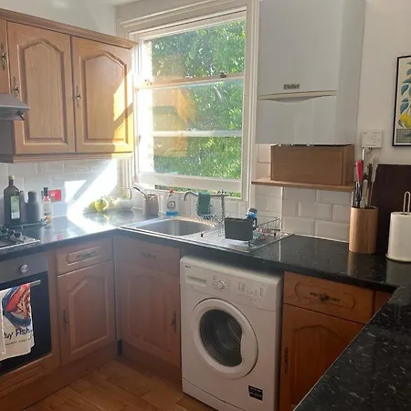Apartment 2 Bedroom Floor Flat, West Dulwich Free Street Parking London