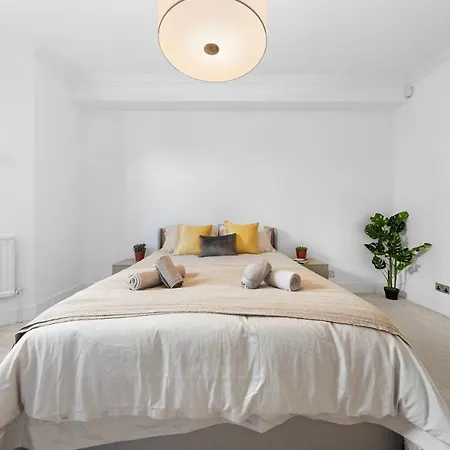 Harrods 2 Bed Lux Flat W/patio Apartment *