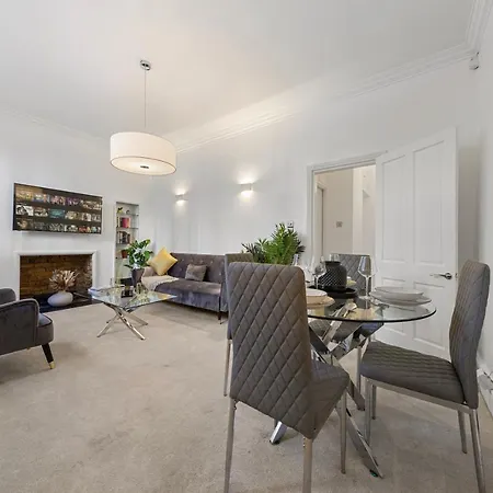 Apartment Harrods 2 Bed Lux Flat W/patio London