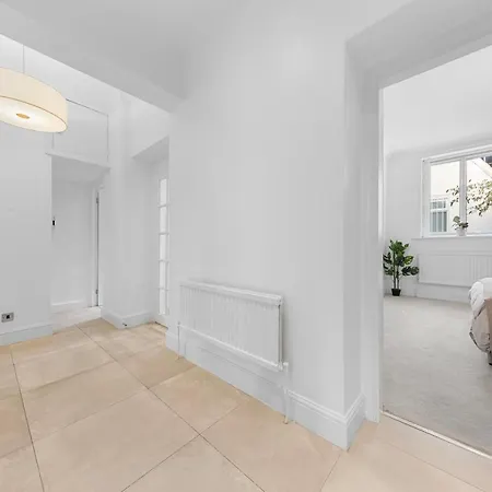 Apartment Harrods 2 Bed Lux Flat W/patio *