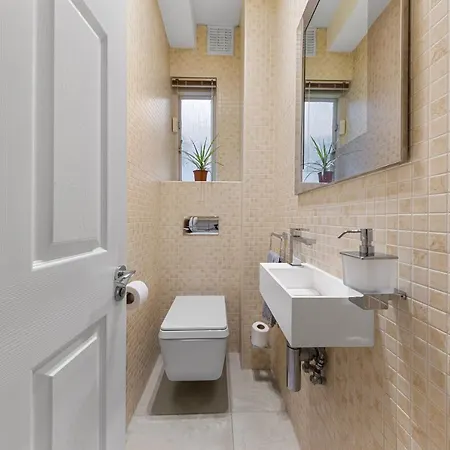 Harrods 2 Bed Lux Flat W/patio *