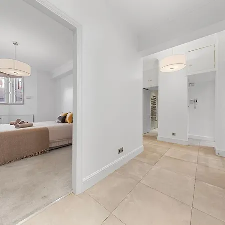 Apartment Harrods 2 Bed Lux Flat W/patio